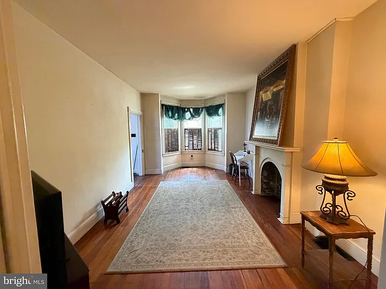 508 W Burke St — Photo 11