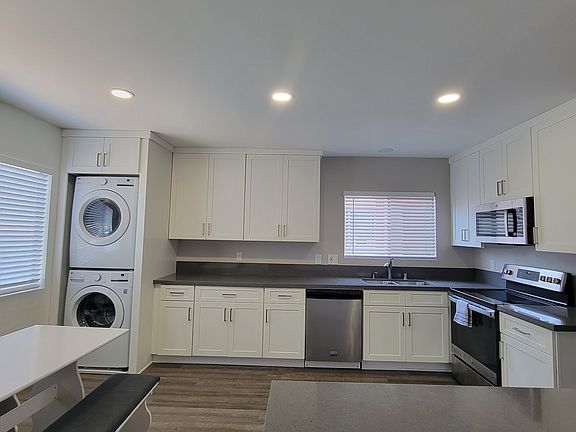 Kitchen/Breakfast Nook/Washer & Dryer
