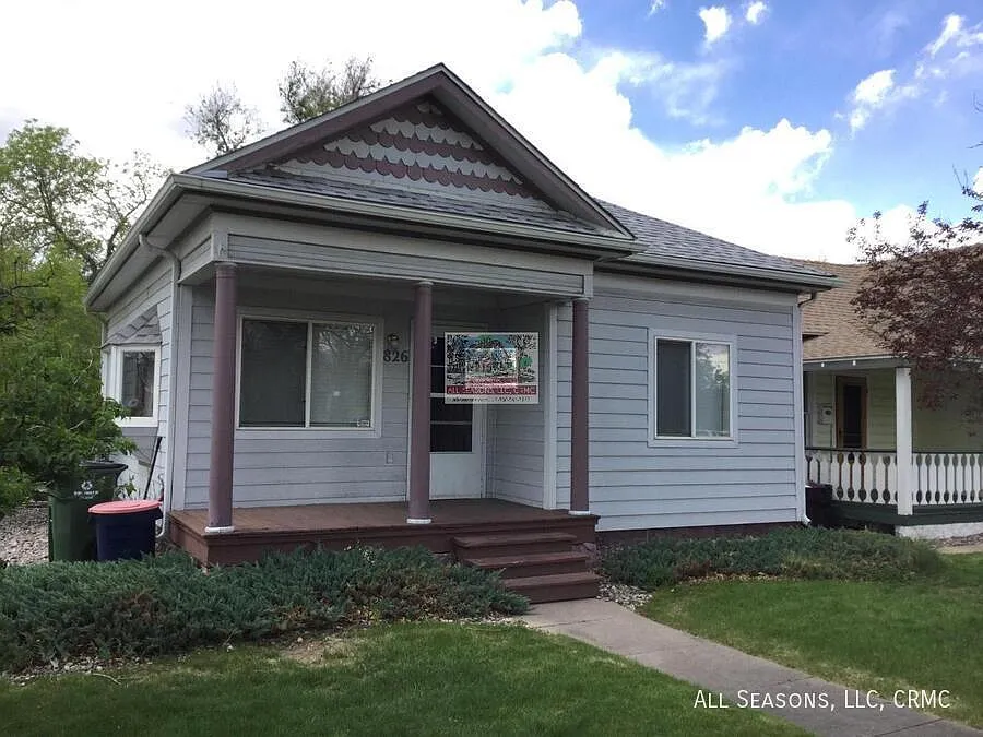 826 South Cascade Avenue — Photo 1