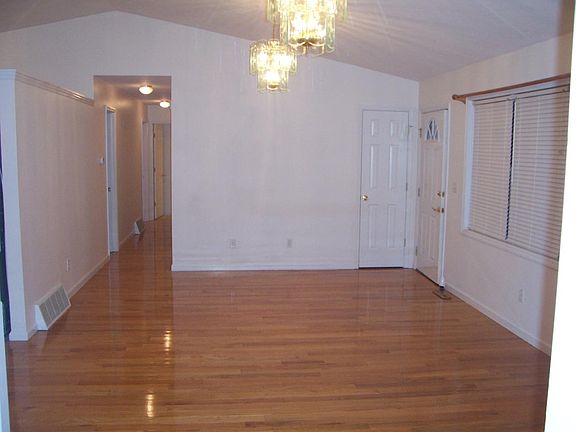 2nd image of 318 S Loop Dr