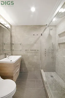 Sold by Digs Realty Group | media 6