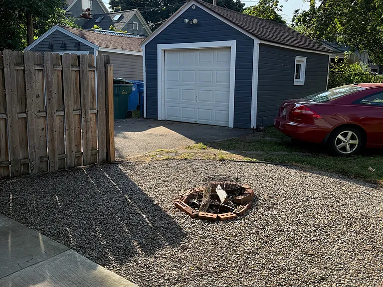 22 Weider St — Photo 32