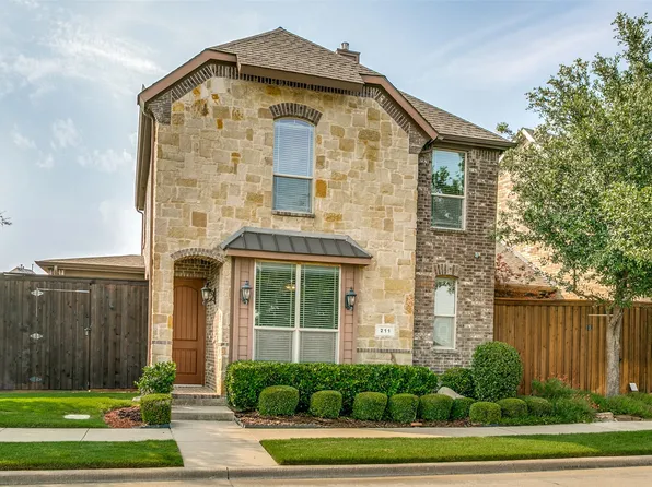 211 Carrington Ln, Lewisville, TX 75067