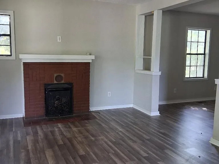 1116 Potter Ave — Photo 2