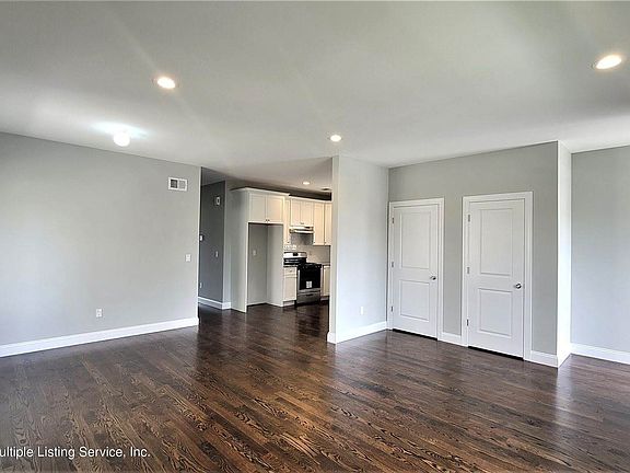3rd image of 148 Hunter Ave