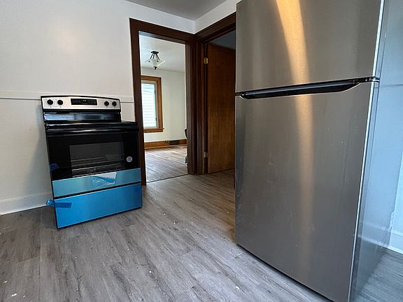 3rd image of 114 Ross Ave #2