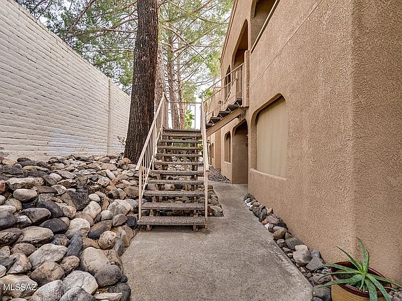 3rd image of 5750 N Camino Esplendora APT 222