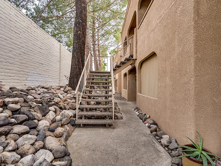 5750 N Camino Esplendora #222 — Photo 3