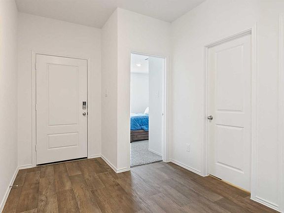 2nd image of 3027 Ferris Dr