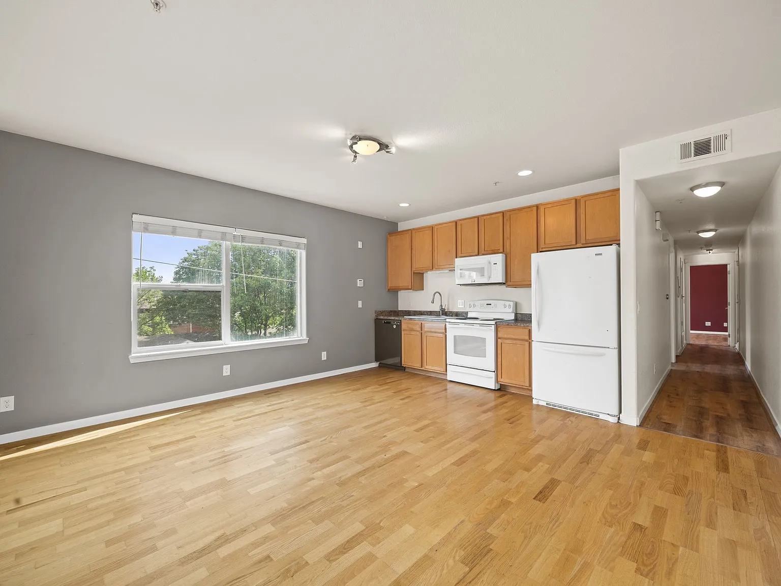 2 bed, 900 sqft, $2,145 — Photo 4