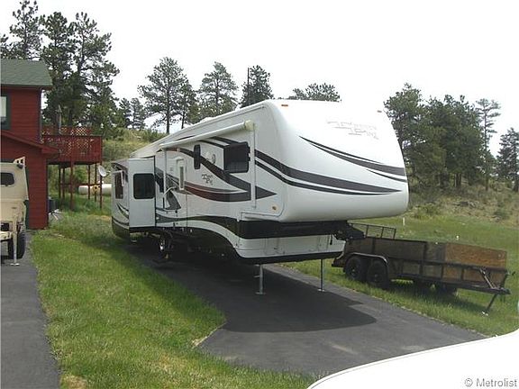 5th image of 864 Bluebird Dr
