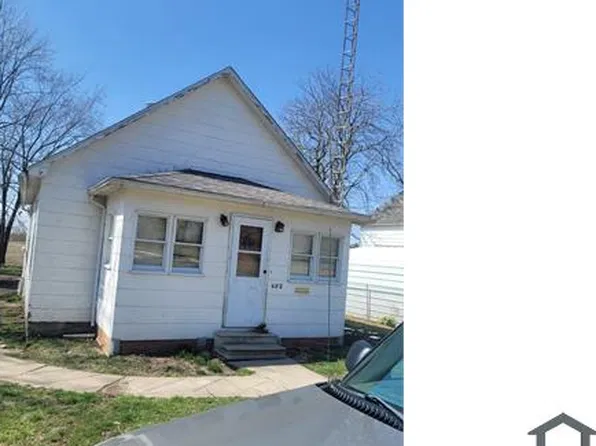 402 Griffin St, Nokomis, IL 62075