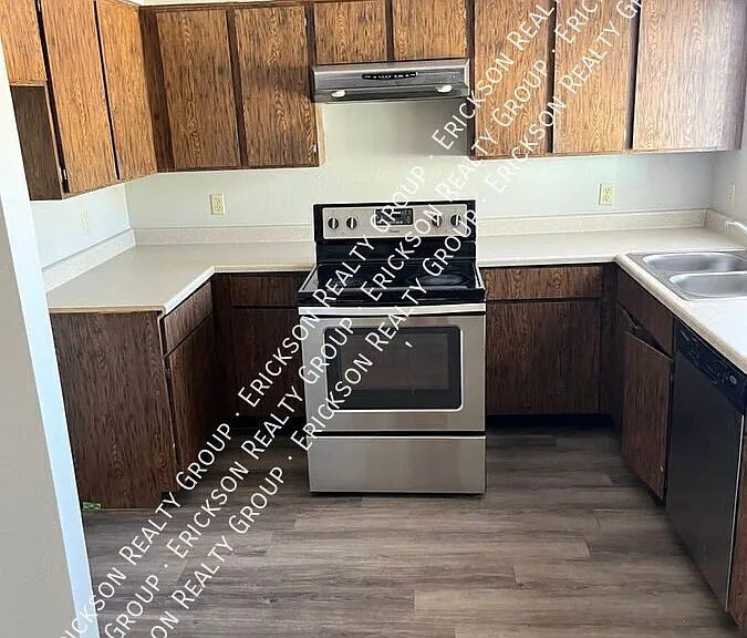 606 W Flower Ave — Photo 5