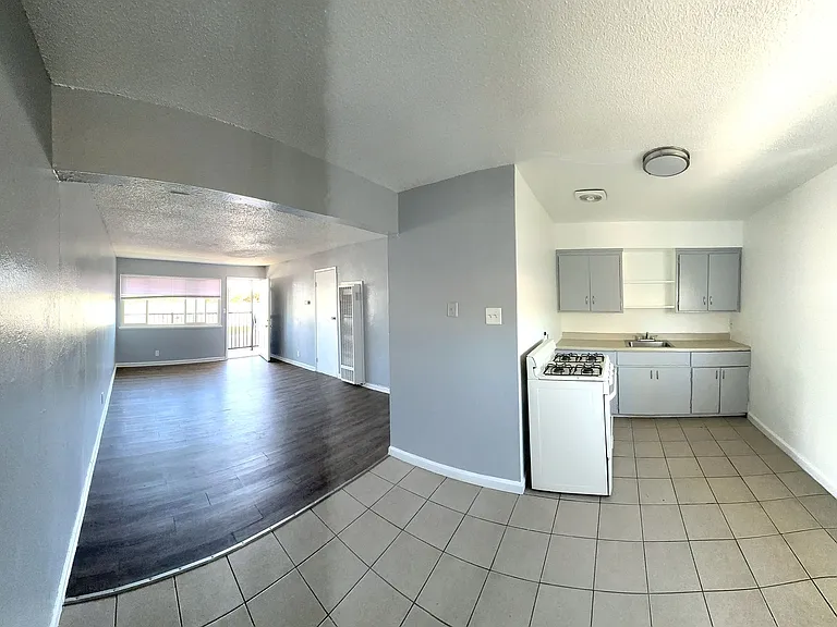 7123 Holly St — Photo 4