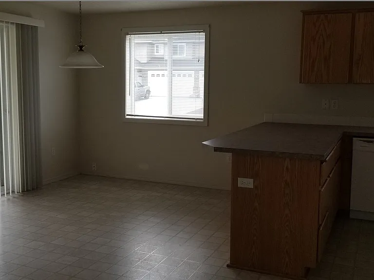 618 S Harborview St — Photo 3