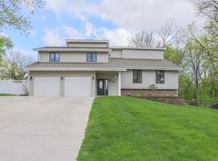 105 Woodridge Ct, Council Bluffs, IA 51503