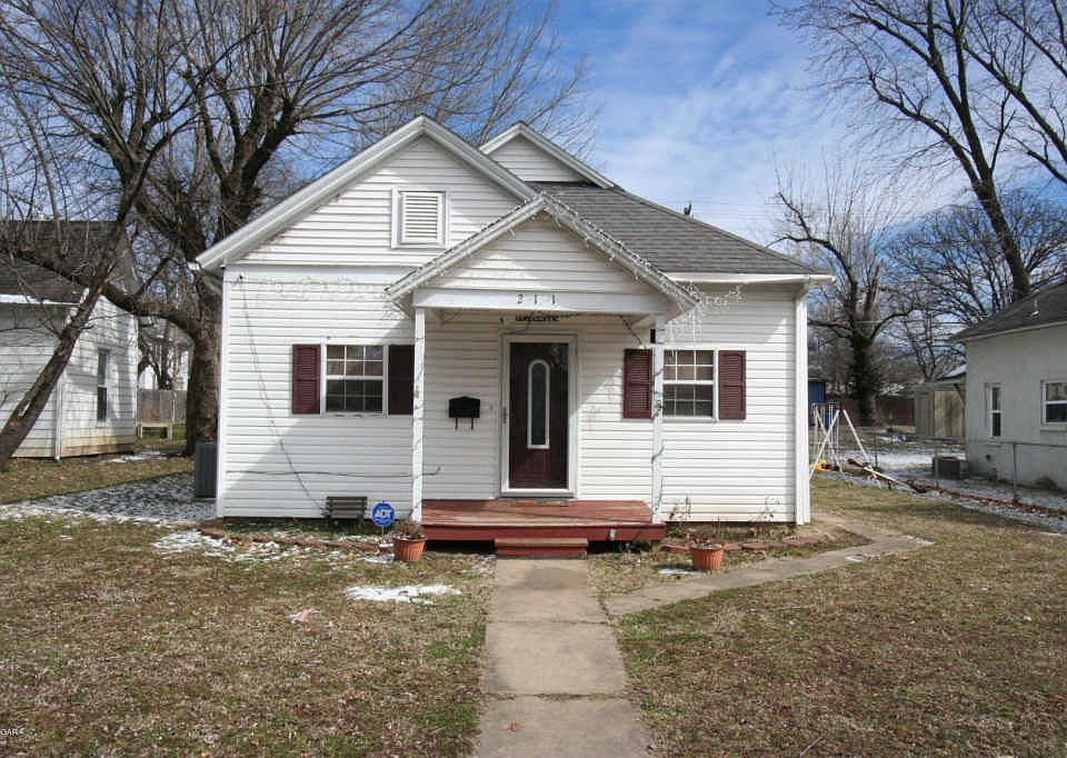 1st image of 211 N Moffet Ave