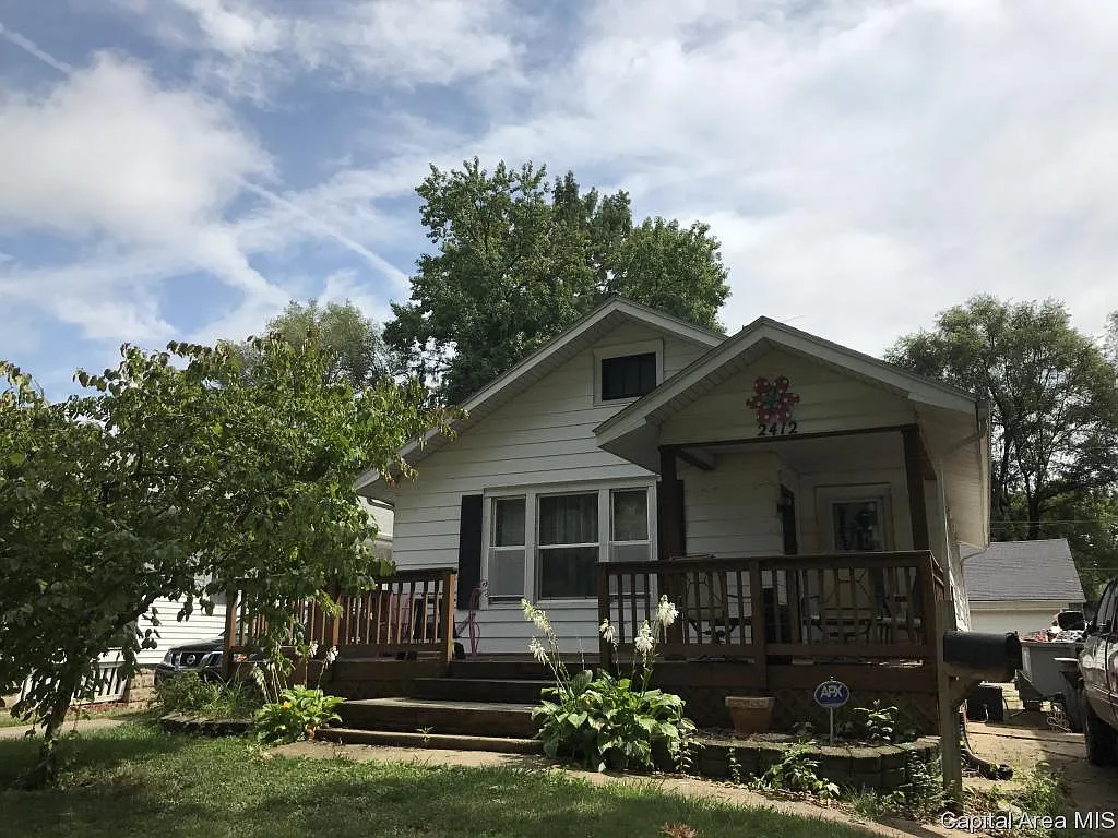 2412 Yale Blvd photo 1