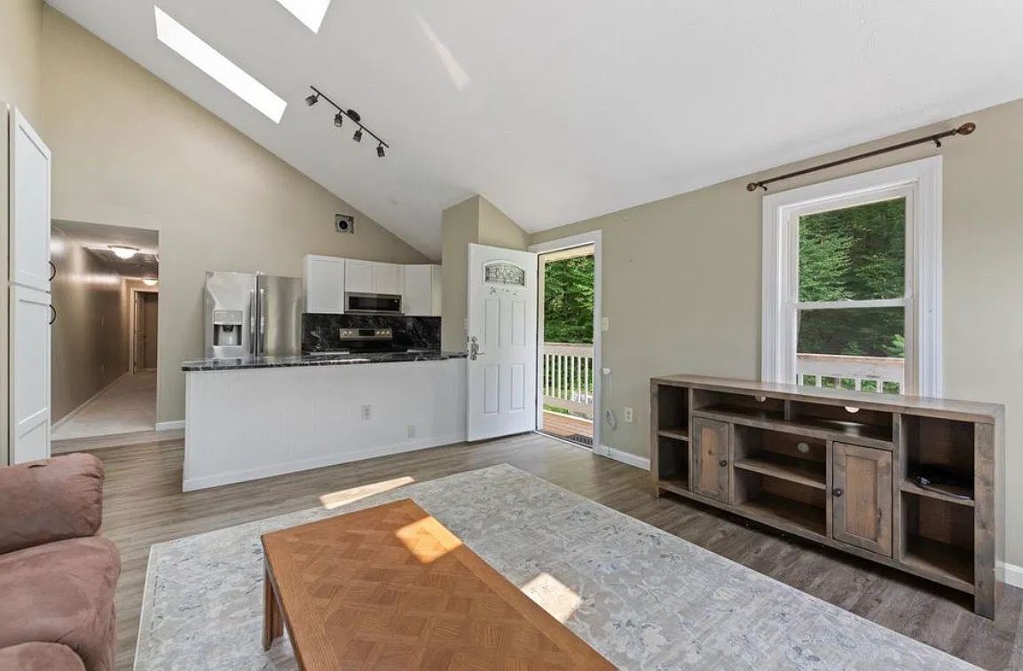 33 Plaza Village Rd — Photo 1