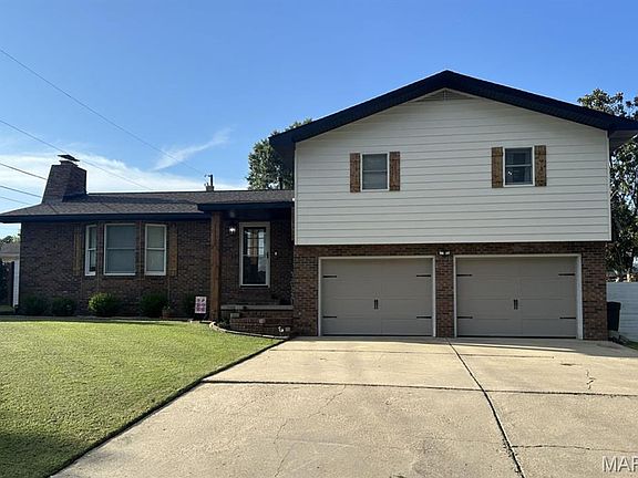 2nd image of 1112 Meadow Ln