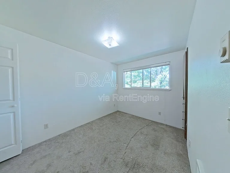 108 NE Conifer Blvd #3 — Photo 6
