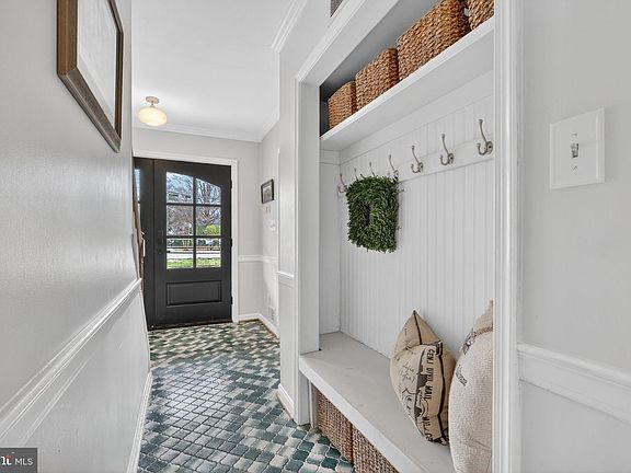 4th image of 8620 Fort Hunt Rd