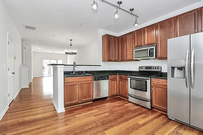 525 Donatello Ave #525 — Photo 10