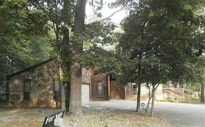 1st image of 3234 Hugos Cir SE