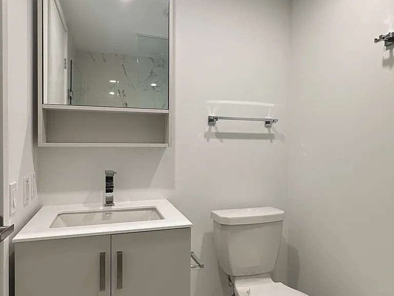 88 Queen St E #3910 — Photo 24