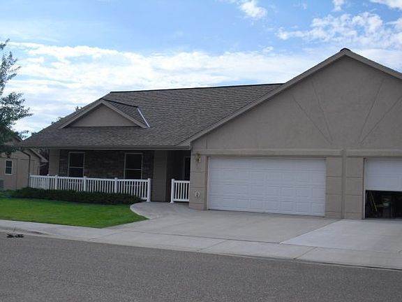 4th image of 712 Sagebrush Dr