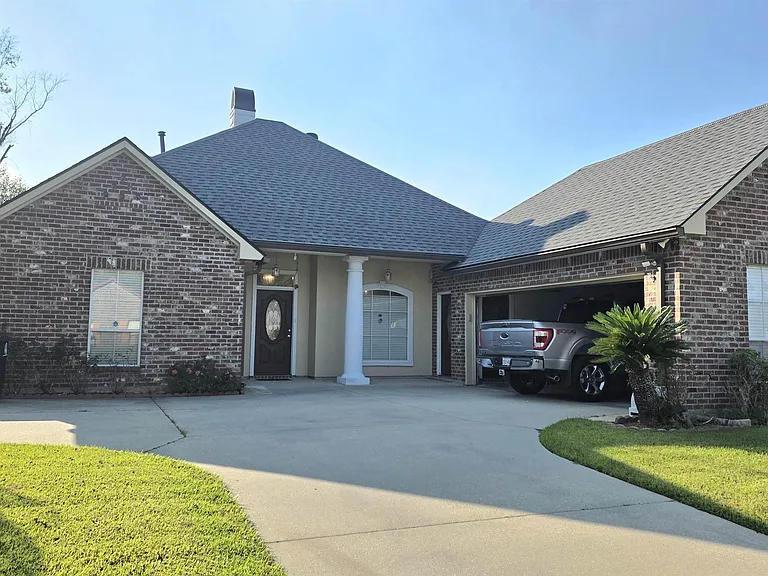 282 Allan Dr — Photo 1