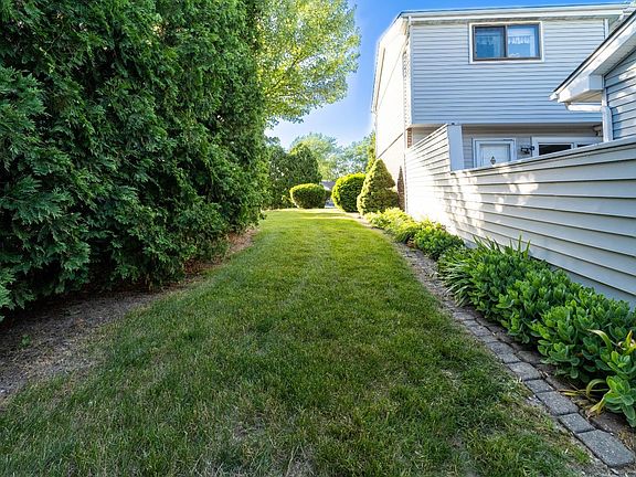 3rd image of 2558 Oakwood Dr