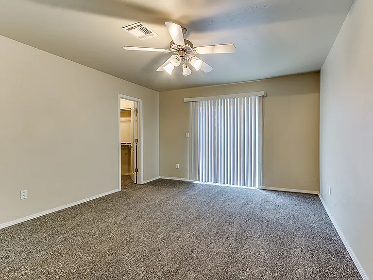2427 W Oklahoma Ave — Photo 11
