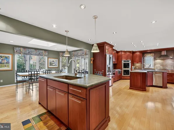 5 Kimberly Ct, Voorhees, NJ 08043