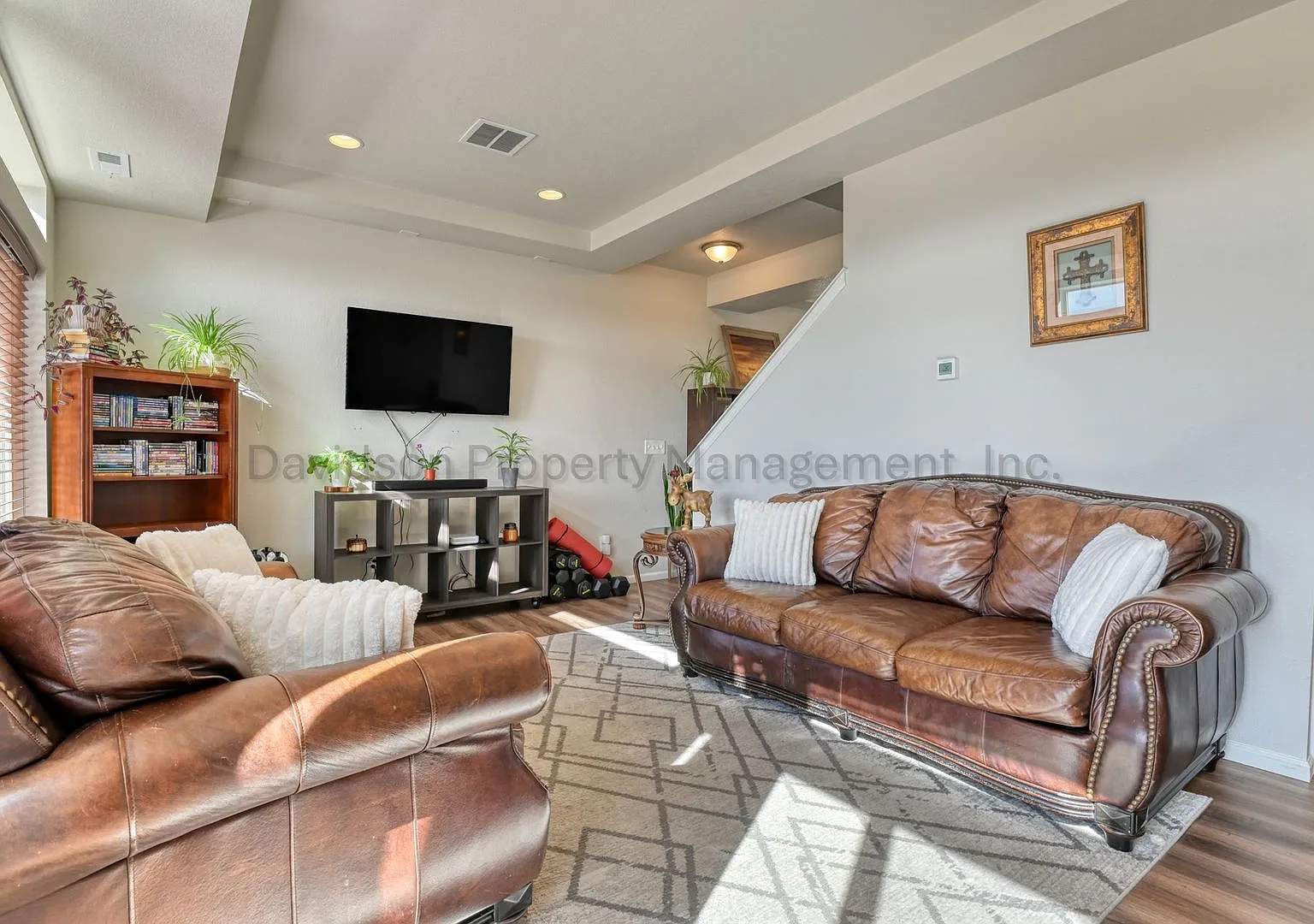 Inviting 3 Bedroom Carriage House in Banning Lewis Ranch — Photo 4