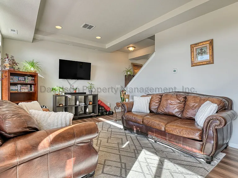 7050 Silvergrass Dr — Photo 4