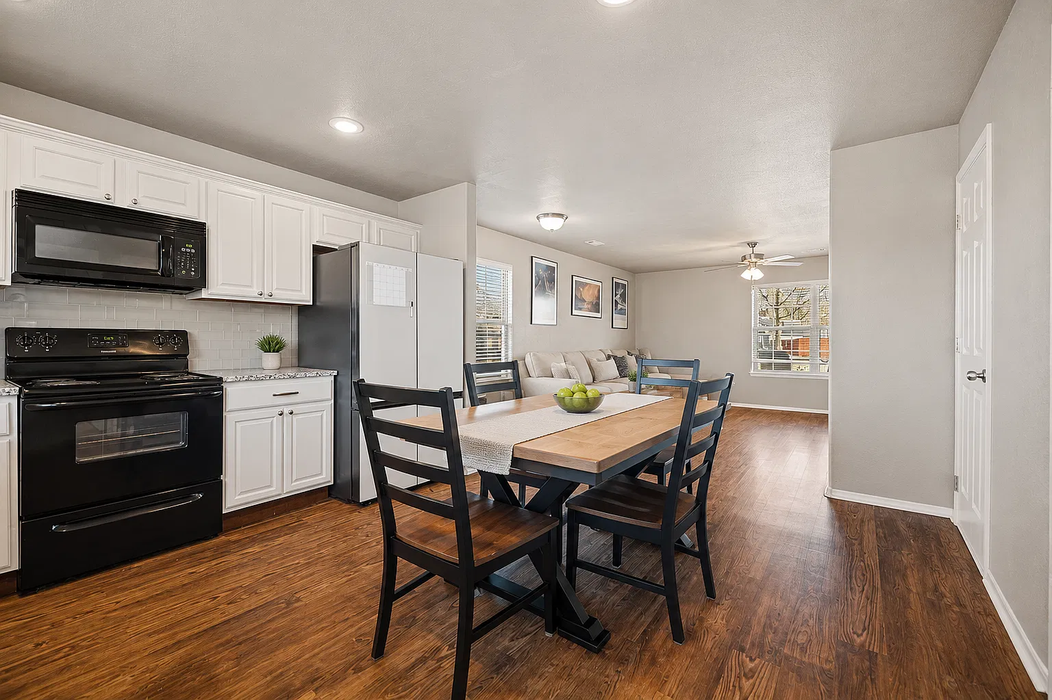 3 bed, 1388 sqft, $1,950 — Photo 3