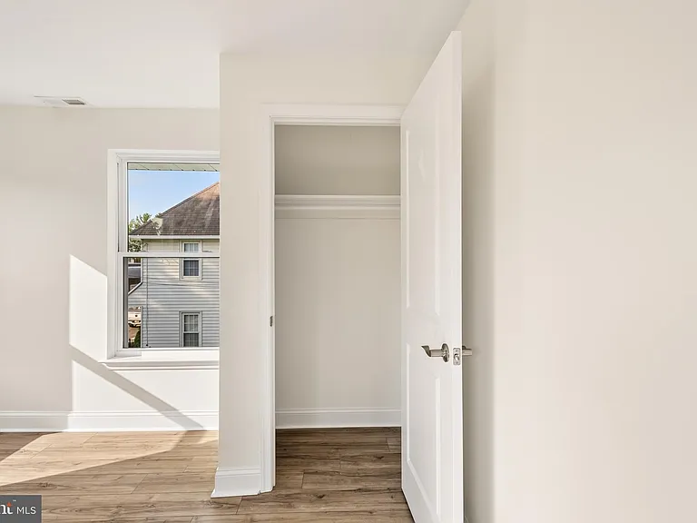118 Turner St — Photo 18