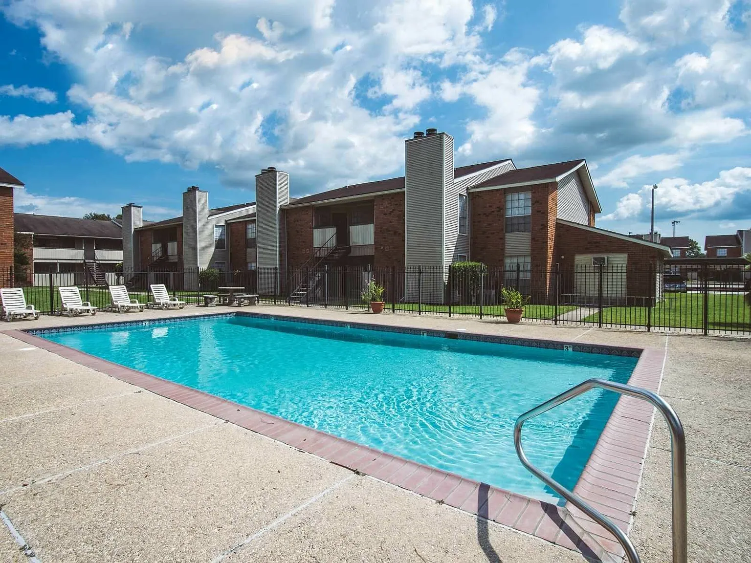 Summer Place Apartments — Photo 1