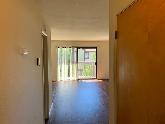 5th image of 415 Dela Vina Ave APT E