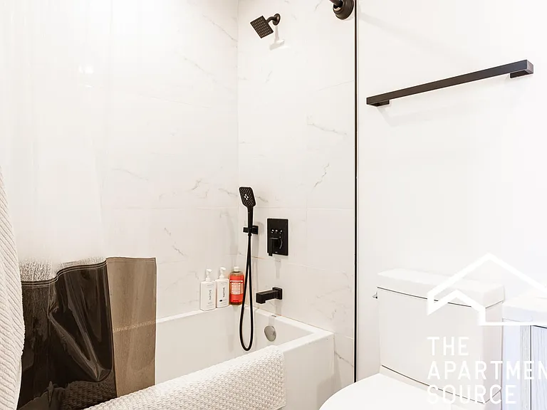 2743 W Division St #4R — Photo 10