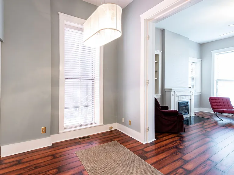 116 E Oak St — Photo 14
