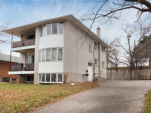 24 Austin Dr, Waterloo, ON N2L 3Y1