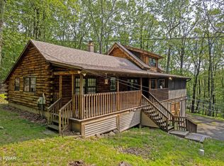 105 Alta Ln, Tafton, PA 18464