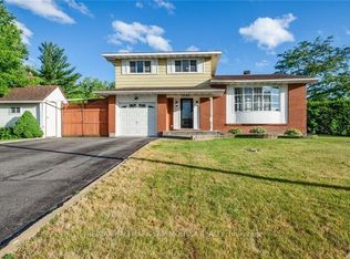 1791 Calumet Ln, Ottawa, ON K1C 1W1