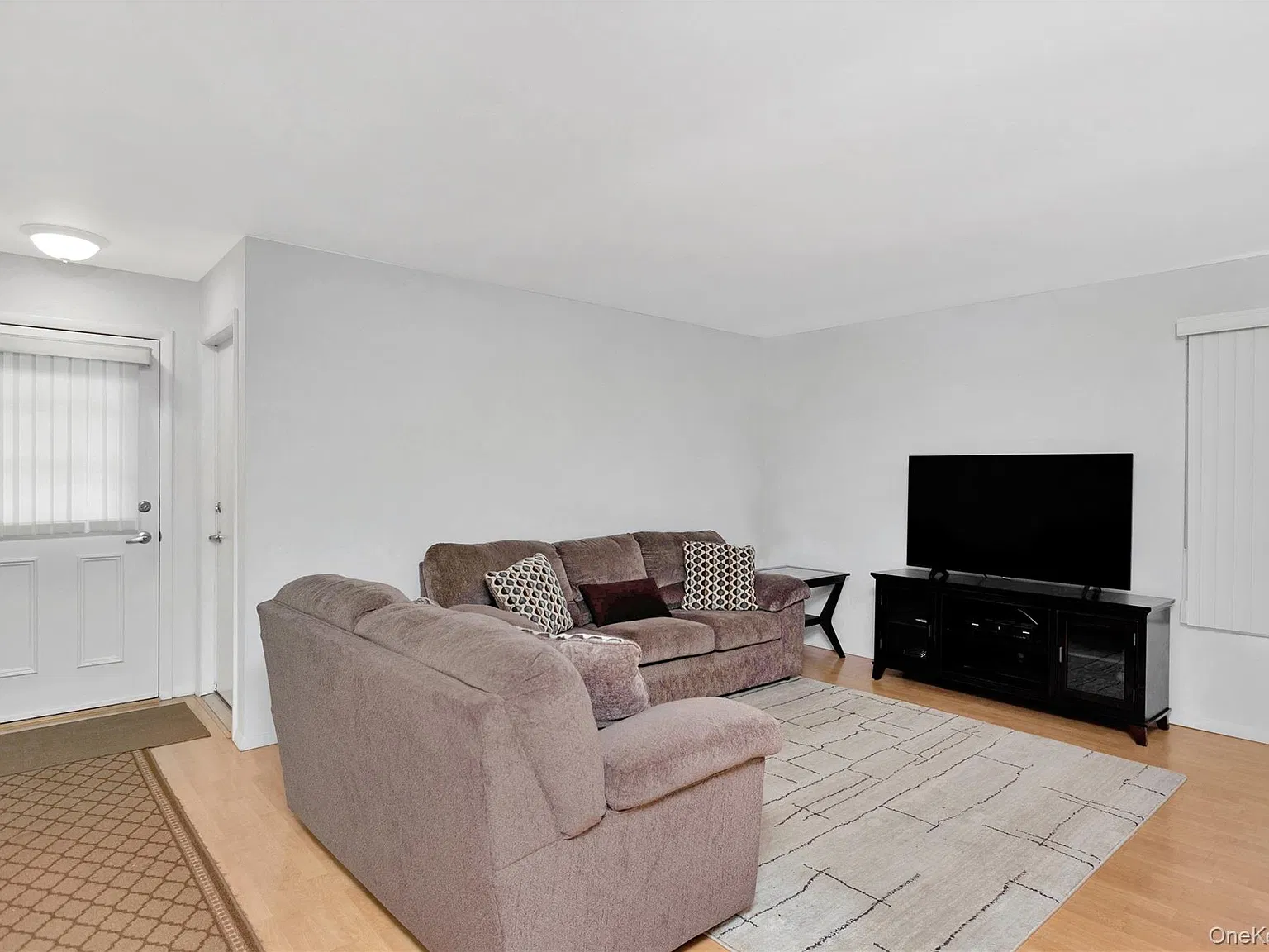 2 bed, 2.0 bath, 942 sqft, $3,200 — Photo 3