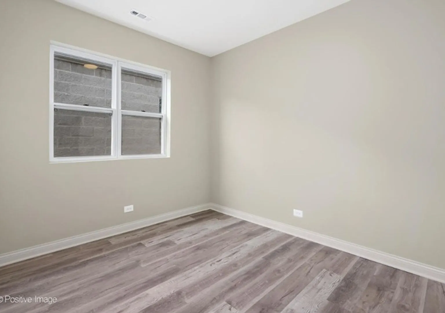 Spacious 3BR Duplex in Chicago — Photo 4