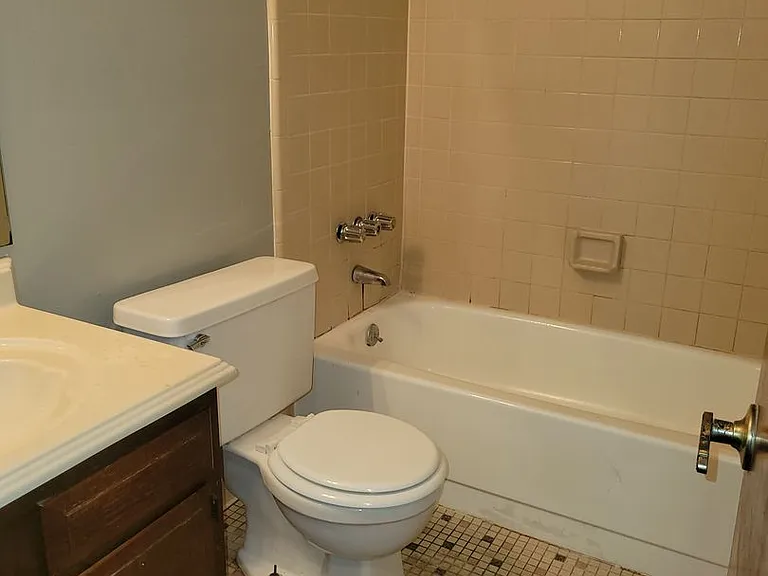 474 Newport Dr — Photo 9