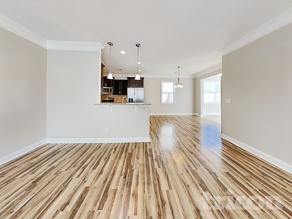 3rd image of 447 Knothole Ln