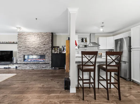 19721 64th Ave #209, Langley, BC V2Y 1L1